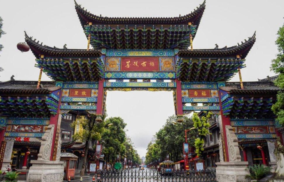 香港房价崩了?2023年香港房地产市场成交量创下33年来最低水平